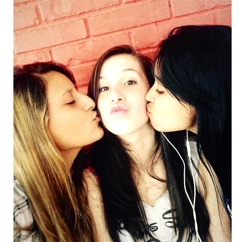 RealEduarda1's tweet photo. Amor de mais envolvido ❤️❤️ http://t.co/0hlGPxgdBt