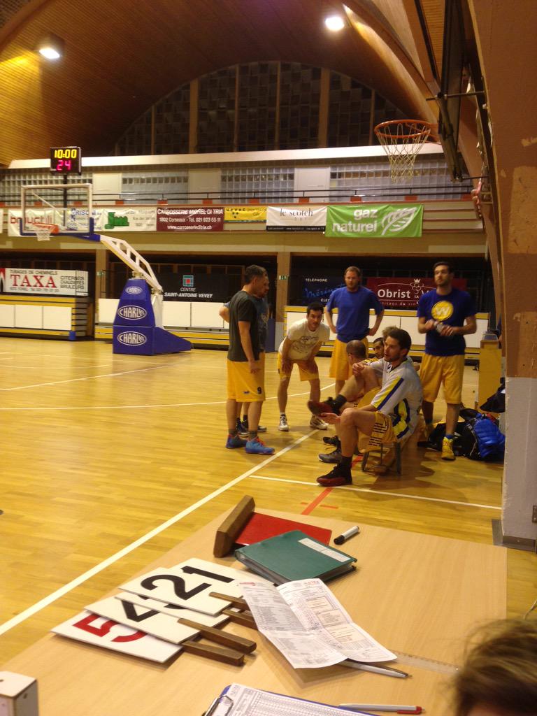 VRB1952's tweet photo. La deuxième équipe du VRB joue en ce moment...Allez Vevey http://t.co/m1eqrNmvh5