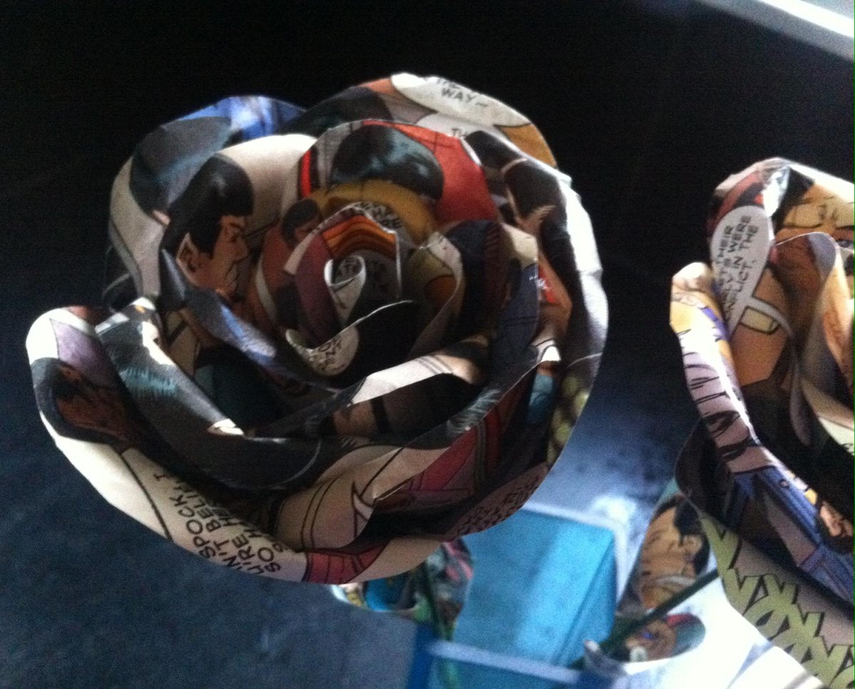 VictoriaJayne42's tweet photo. Brought a vase for the comic book roses purchased at #EMCon2015 #mydoctor #spock http://t.co/DZCMqD1rqe