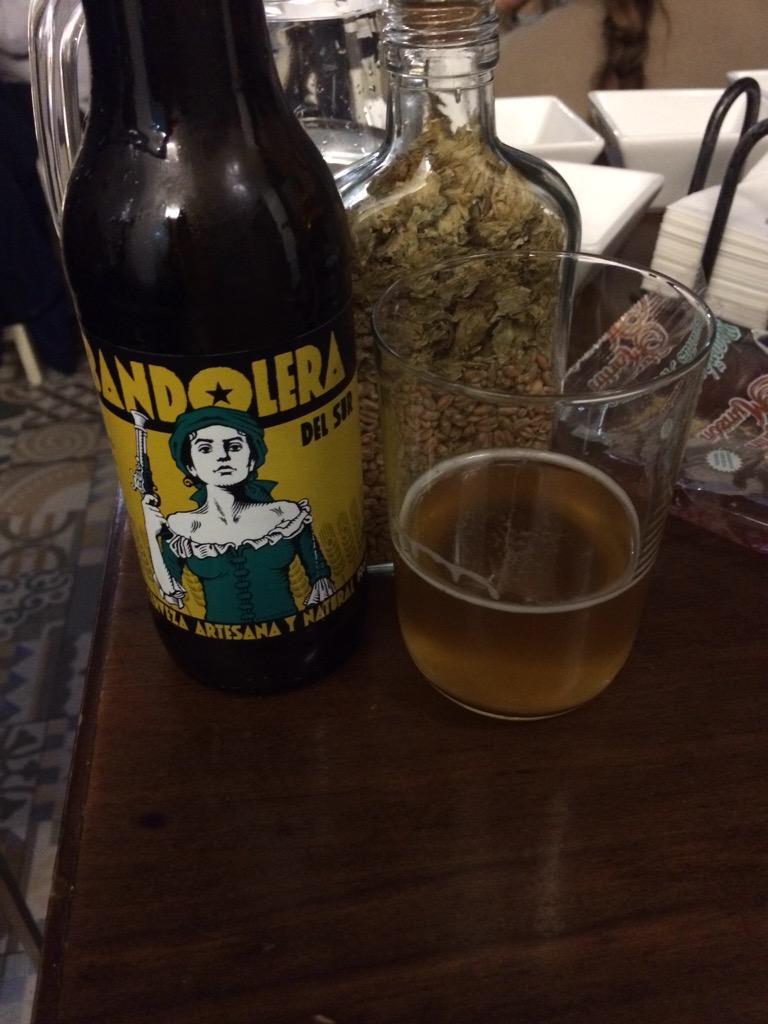 AulaAlimentaria's tweet photo. @Bandolera_cerv nos deleita con una clase magistral muy cervecera http://t.co/oDYZk8Iys7