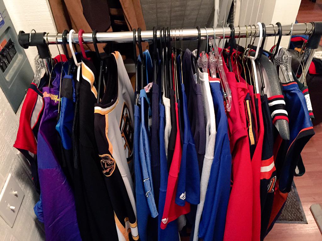 thriftlords's tweet photo. Sports section 📰🏀🏈⚾️⚽️ http://t.co/oML477cmPo