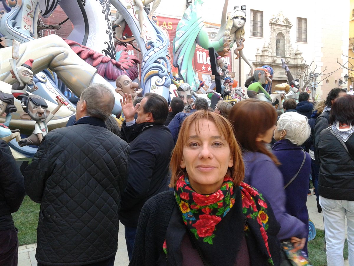 Iniciativavlc's tweet photo. Compromís València aposta perquè les pròximes falles siguen les del diàleg http://t.co/u6MMSHF8H6 http://t.co/JrnEPyd2Nh