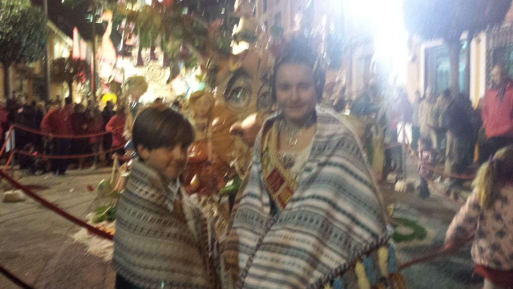 CulleraTV's tweet photo. Tot a punt per a la #cremà del monument infantil de @FallaRaval_C #Falles2015 #Cullera @JLF_Cullera #FallesDeCullera http://t.co/hgMtV42LHl