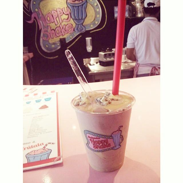 HappyShakecuc's tweet photo. Jueves... tu, yo y una 🍨 #HappyShake ¿que dices? 😋 Domicilios 🚁 5730709 🌆#Cucuta #Malteadas 🎉#happyshakers 🍧#Milksh… http://t.co/6WSiyFwliG