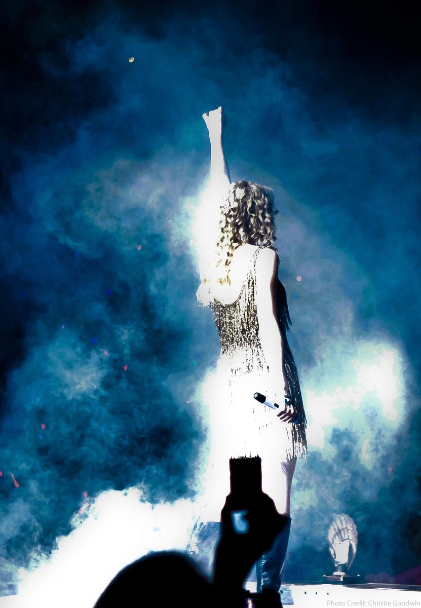 taylornation13's tweet image. Every day #The1989WorldTour gets a little closer! Here&apos;s a #TBT to remind us all of what&apos;s coming!