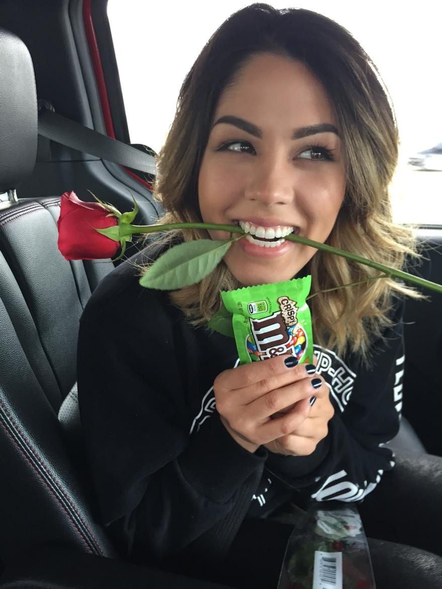Chaachi dating ian Kollegium datiert seine komplizierte Katzenperson