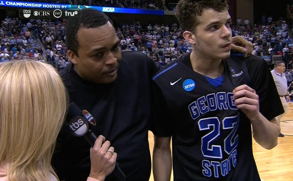 br_CBB's tweet image. Georgia State’s Ron and RJ Hunter wanted one more father-son moment. Today, they got one ble.ac/1AwyA5m