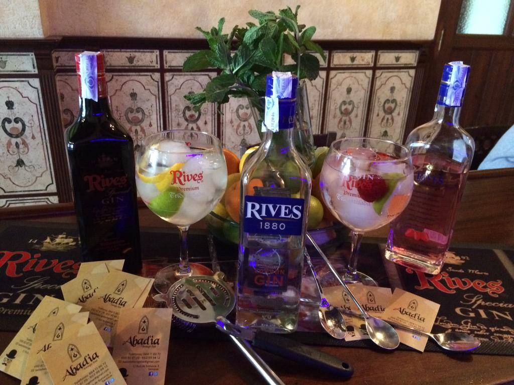 Se acerca el viernes y a mal tiempo buen @RivesGin disfruta de todas las variedades q os ofrecemos #somospink