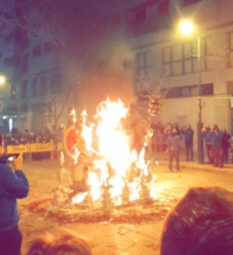 VlcFallas's tweet photo. Esto se acaba señores...😢🔥💕 #Fallas15 http://t.co/4wAV4NmKeI