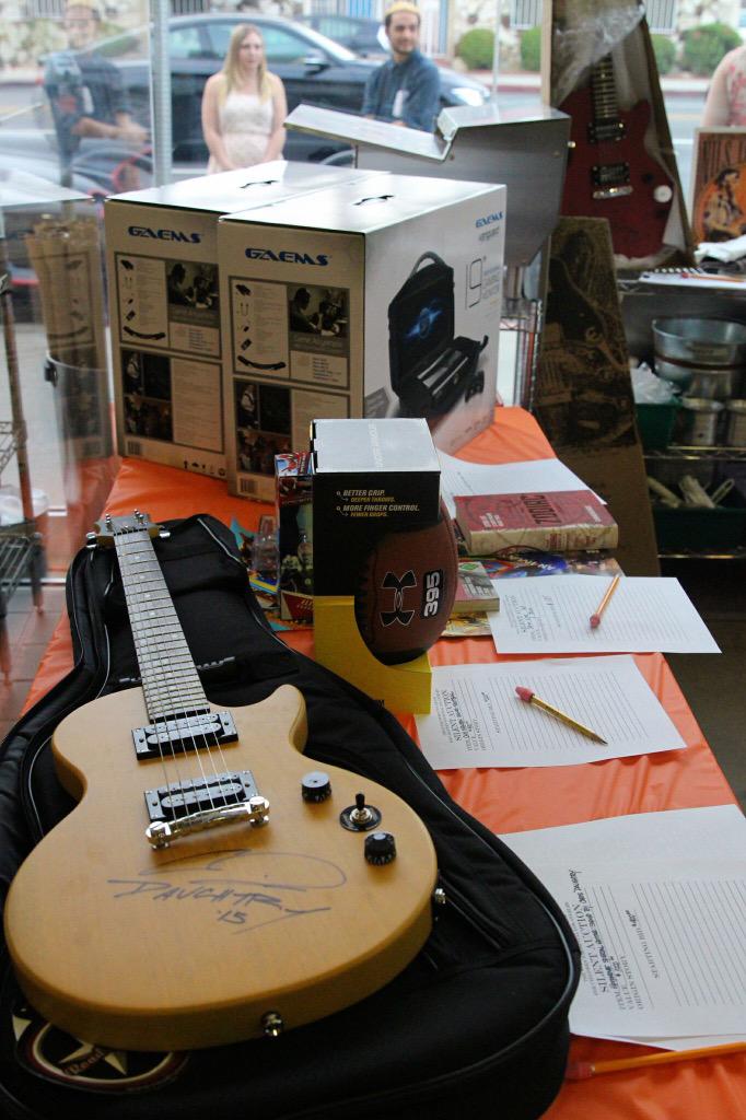SuperSweetToy's tweet photo. The Silent Auction is ready for bidding!!!! @ChildrensLA @DuffsCakemix @lootcrate http://t.co/pp4dItAsny