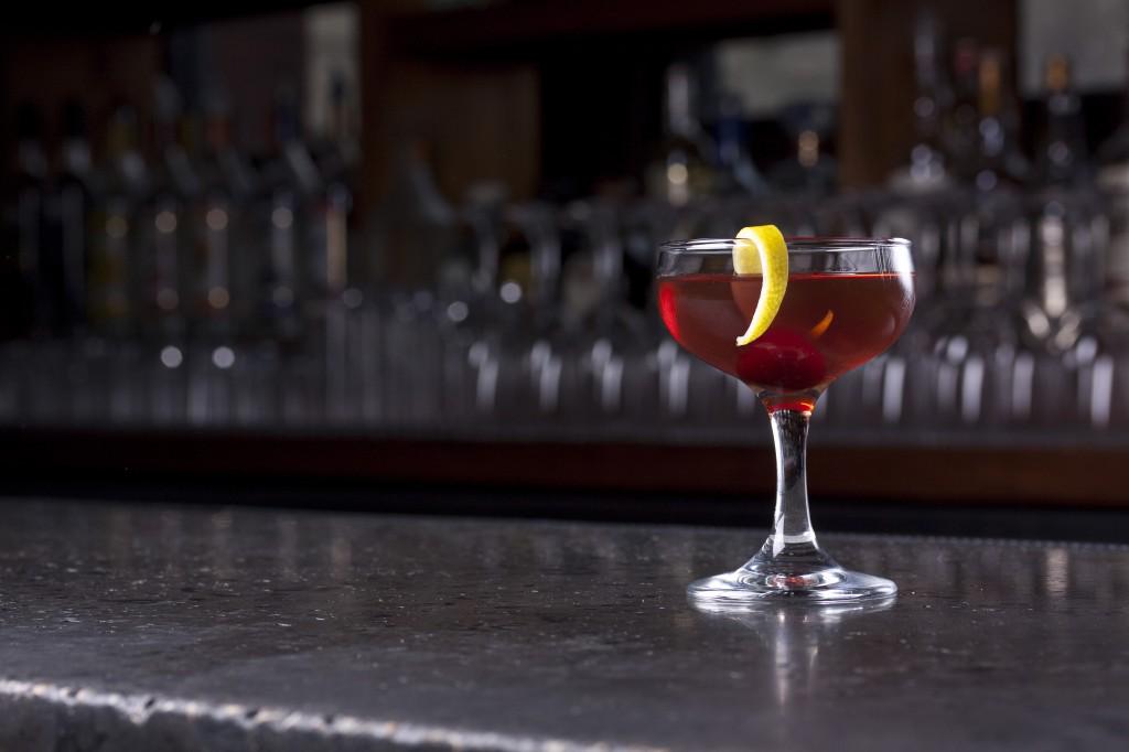 AngosturaHouse's tweet photo. #RumManhattan recipe » http://t.co/jk1lmsNeq7 http://t.co/USIpn6finu