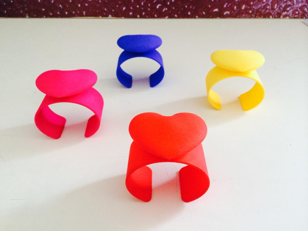 MelissaJCurry's tweet photo. #Wristmagic #Love off the Cuff, SS15 #3D #designing to enhance + thrill #colourforlife http://t.co/uPNjUTYZ5t