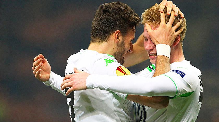 VfL_Wolfsburg's tweet photo. Zum genießen: Der Spielbericht zu #interwob: http://t.co/fpI9u2y4cg. #UEL-Viertelfinalauslosung ist morgen um 13 Uhr. http://t.co/R6j187fhy7