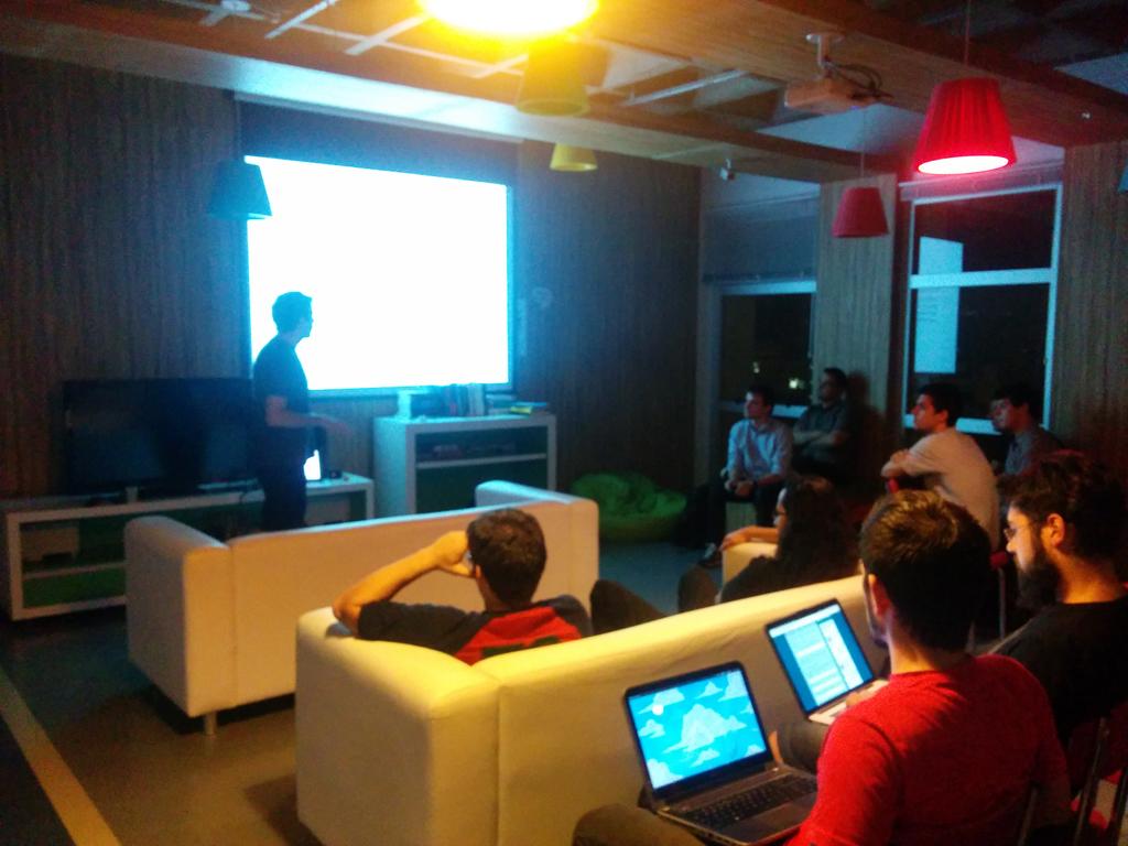 Começando o encontro sobre #polymer e #webcomponents aqui na RBS