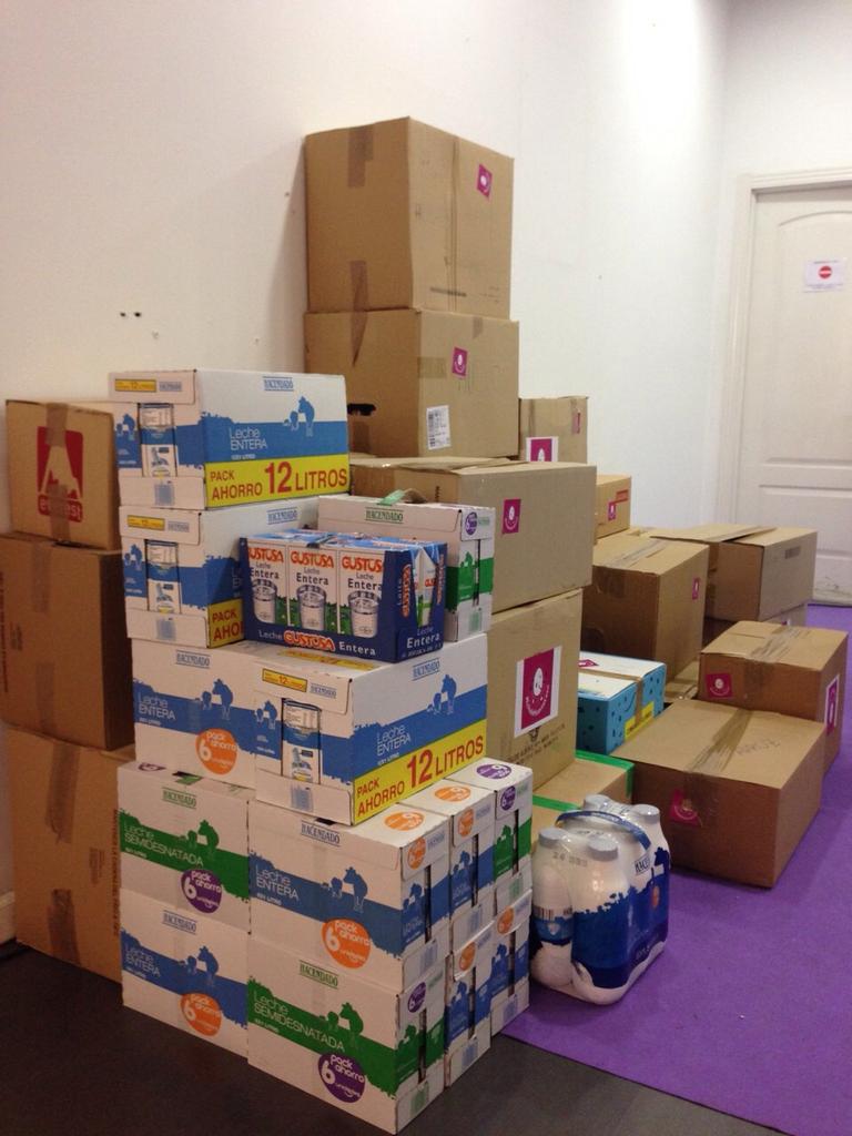salvemoseverest's tweet photo. La recogida de alimentos ha sido un éxito, gracias a tod@s #SalvemosEverest #EchaleHuevosLeon http://t.co/buK6PfTmUH