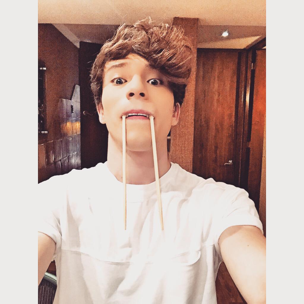 alongmusic's tweet image. "Sigue verde, salieron hace dos horas". instagram.com/p/0bTsbKzQWW/