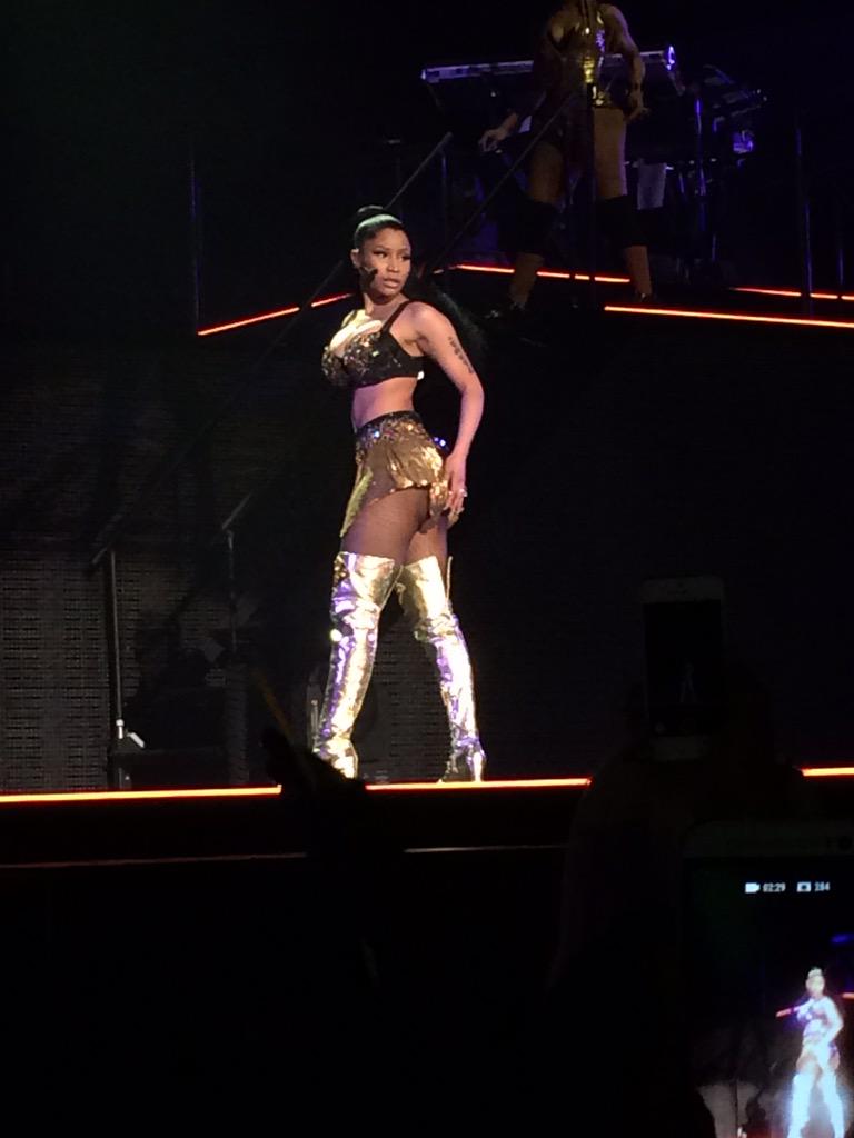 g_ijsthee's tweet photo. @NICKIMINAJ YOU SLAYED AMSTERDAM !!!! THANKS FOR THE TSHIRT!! GOT LOVE FOR YOU !! ❤️❤️❤️ http://t.co/ymbhqOQoeJ