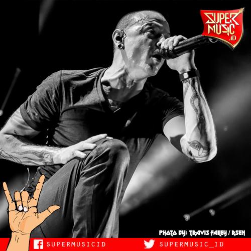 1976: Happy Birthday Chester Bennington vokalis dari Linkin Park 