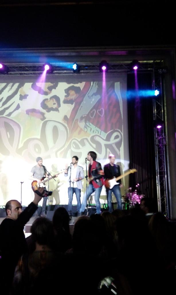 AliatarGranada's tweet photo. Increíble actuación de @frandieli  presentando la colección de Rollolove @R_Nofuentes @mr_willy88 @Make09grx http://t.co/SXbbL5sP8x