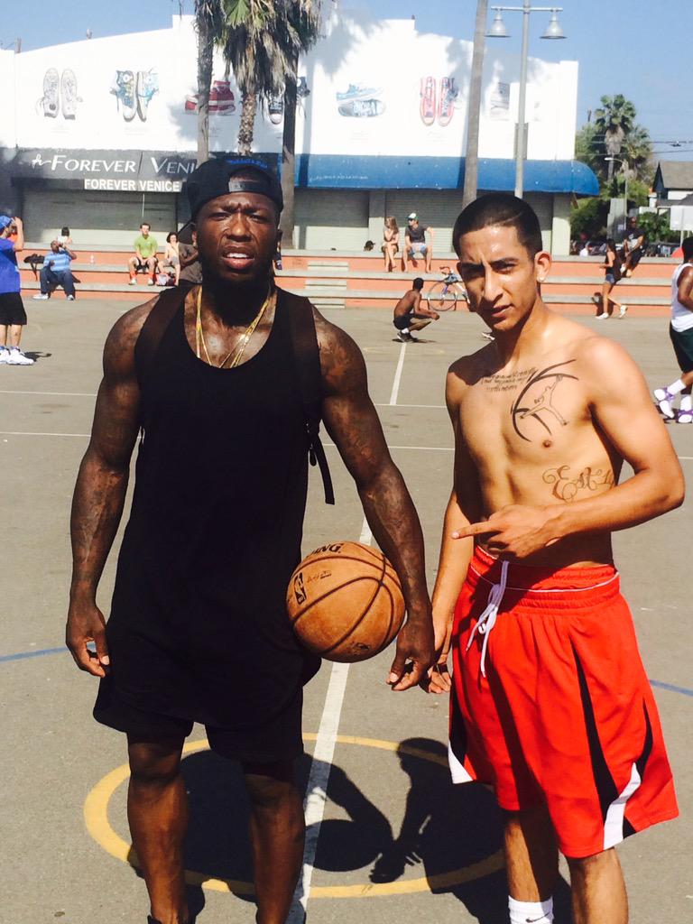 22_ihoop's tweet photo. Ran errbody off the court and outta Venice Beach ☀️🌊🏀😴 #TWOGUARD http://t.co/3ox9Lxr6Ur