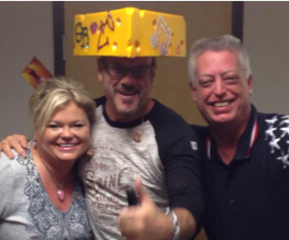 KTLibertyGirl's tweet photo. “@BrettNTash: Here's to GREAT Times! See Ya Tonite! #PhilPhans @shinybass @philvassar 😘 #GreenBay http://t.co/KdccwNyrdO” Cheers! 🍷