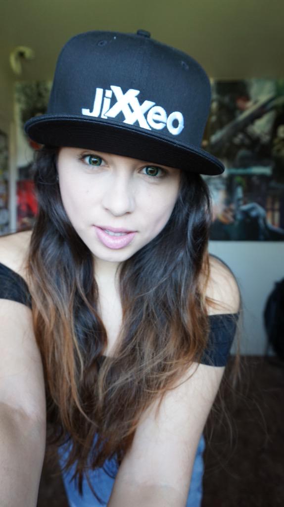 Jixxeo's tweet photo. #jixxeo
#margiezgketa
#MargaritaMarieGuzman
#zombiegirlkilla
#jixxeosnapback http://t.co/SCQ1gycgLy