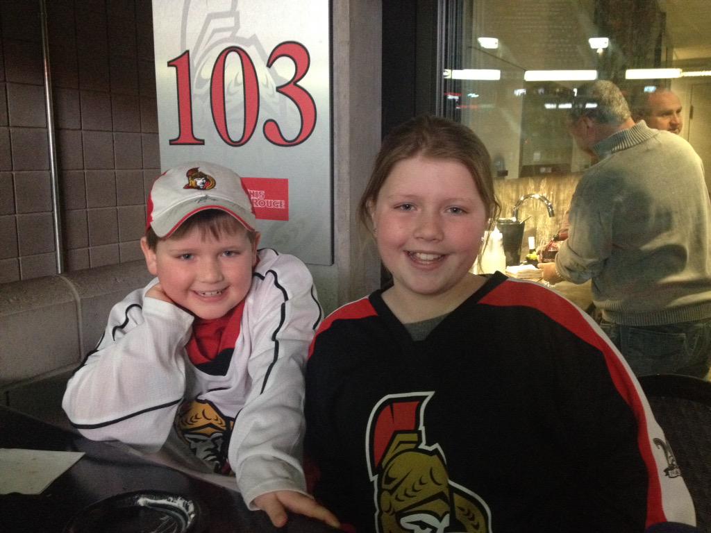 JodiRicky's tweet photo. #senssuitelife enjoying the game http://t.co/EzY5UqYeEQ