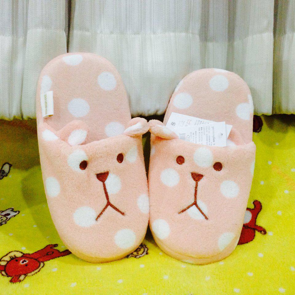 MMHouseShop's tweet image. พร้อมส่ง ถ่ายรูปจากสินค้าจริง
รองเท้าใส่อยู่บ้าน CRAFTHOLIC นุ่มๆ
ขนาด Freesize
ราคา 300บาท