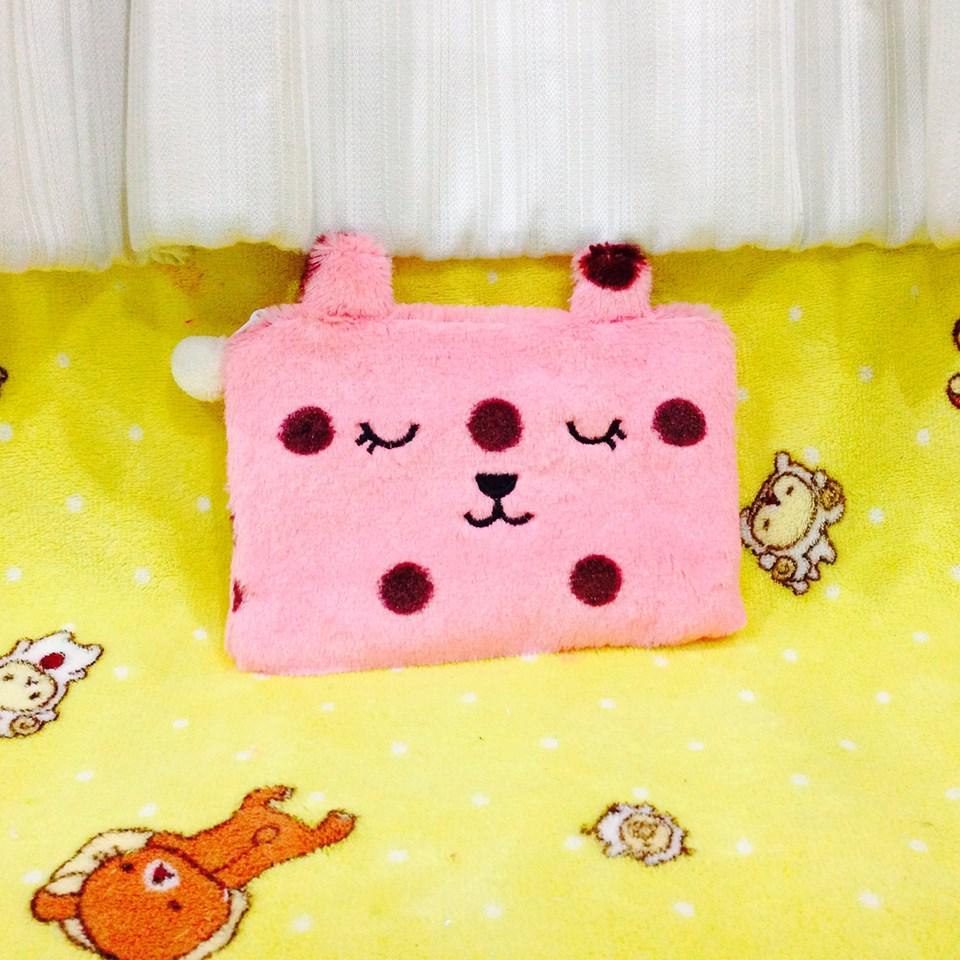 MMHouseShop's tweet image. พร้อมส่ง ถ่ายรูปจากสินค้าจริง
กระเป๋า CRAFTHOLIC นุ่มนิ่ม
ใบใหญ่สามารถใส่เครื่องเขียนได้ 
ขนาด 18*12cm
ราคา 240บาท