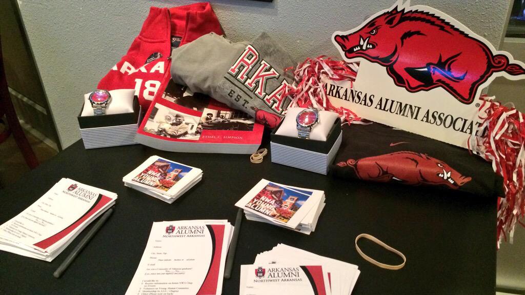 arkansasalumni's tweet photo. .@nwayoungalumni are set up at @MarleysFay ready to cheer on @RazorbackMBB-complete with door prizes! 2 Hog watches! http://t.co/Bs5G4pLKxG