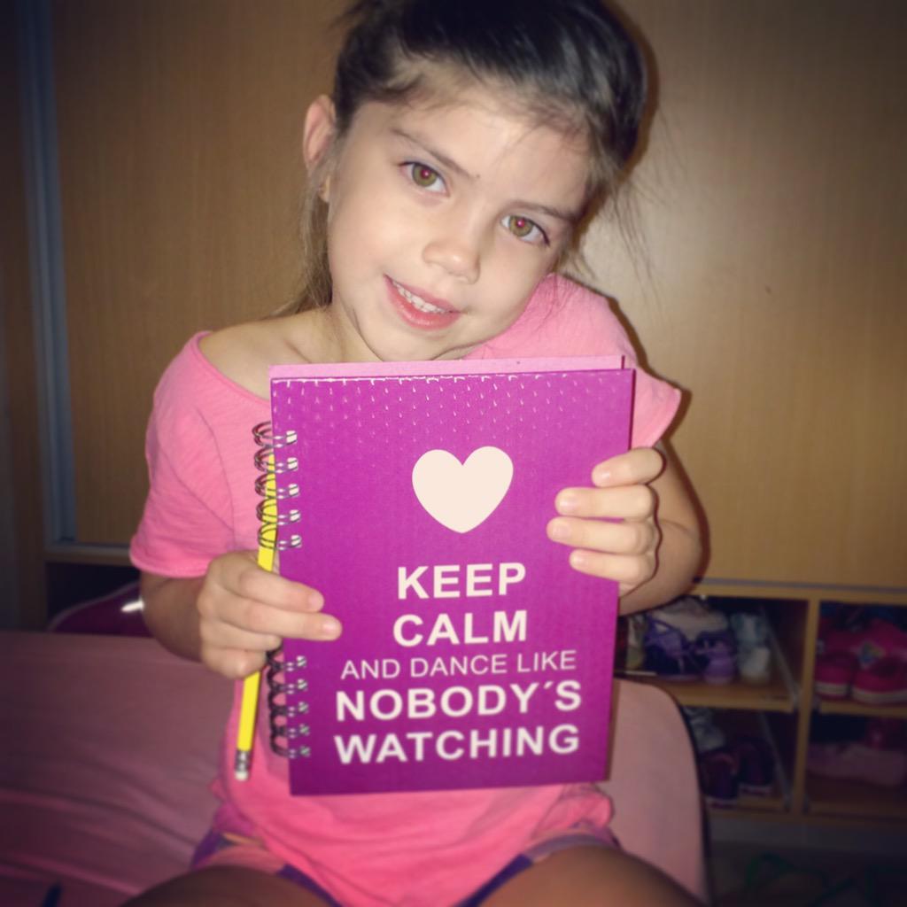 bravisdepy's tweet photo. "@Manngali: Por fin mis princesas tienen sus agendas! 😋 #agostina #giuliana #lastb @magdalenabravi http://t.co/UaO9up1fBL" @DancebyMB