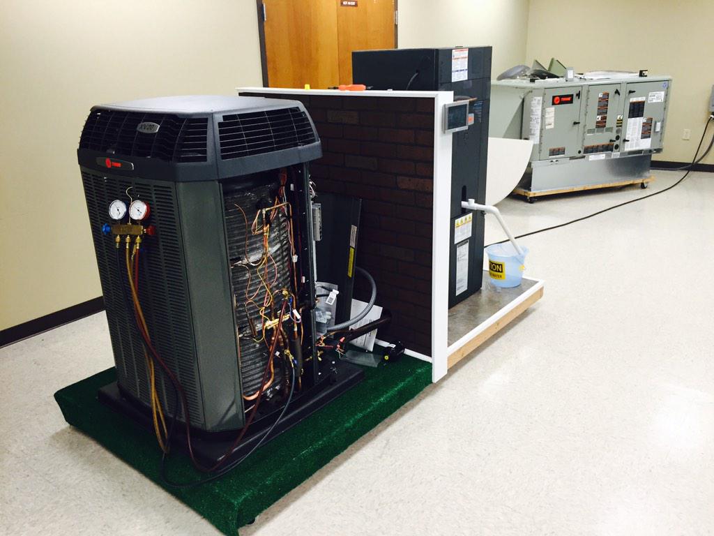 logic_air's tweet photo. Inside of the training center where we learn to be the best we can be! http://t.co/HTww1Cy67K