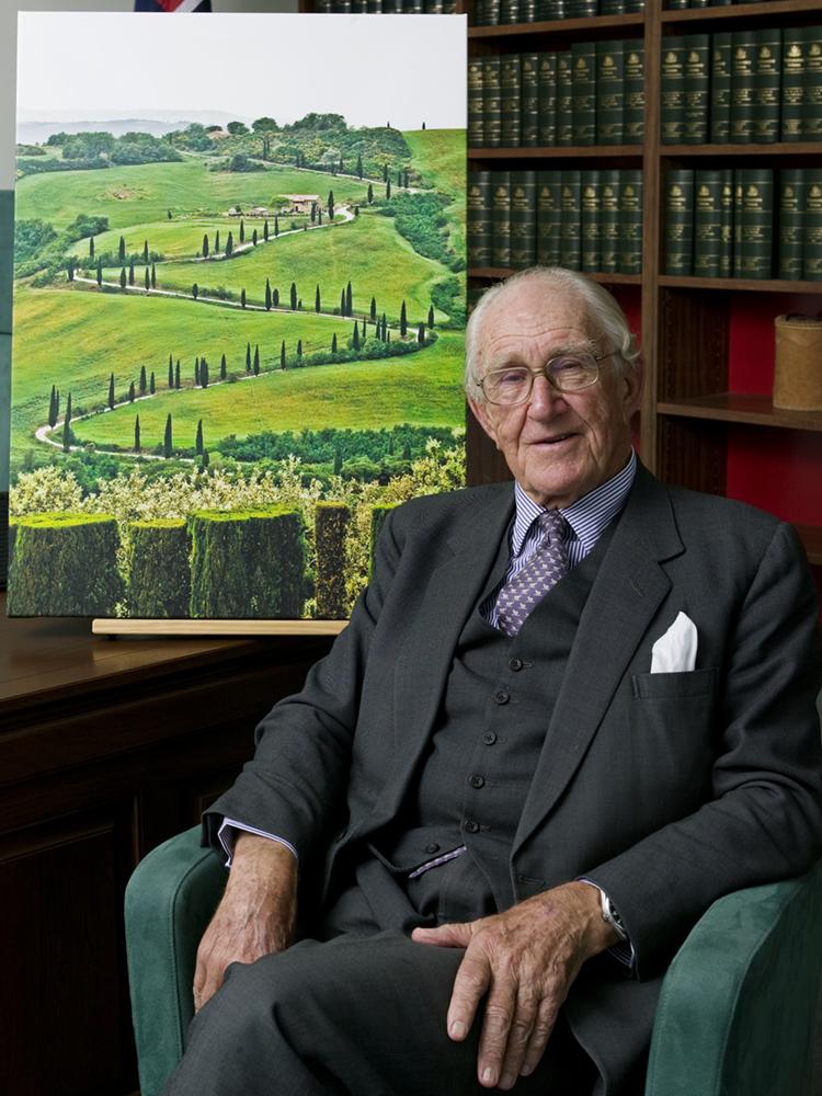 PhotonetGallery's tweet photo. Vale Malcolm Fraser - we showed some of his fine photography at the gallery in 2008 - a fundraiser for CARE Australia http://t.co/kwwoDdrfit