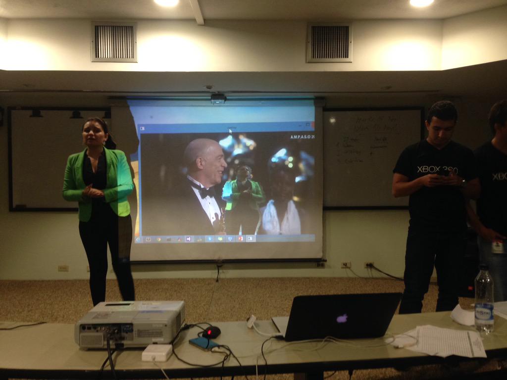 ElkinBeltranC's tweet photo. #KinectCampCol excelente http://t.co/KfTeCCGj9c