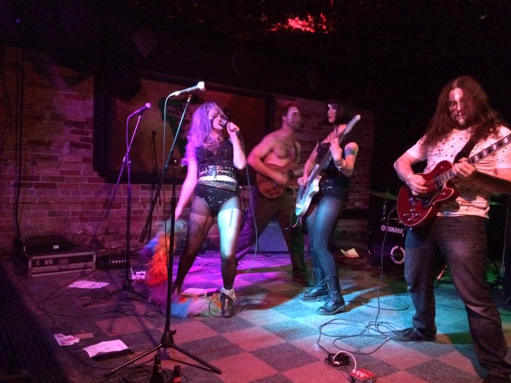 SO GLITTERY!! #SOTC <a href="/949TheRock/">949 The Rock Toronto</a> #4amLastCall #music <a href="/VelvetOnQueenSt/">Velvet Underground</a>