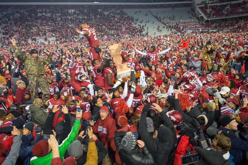 RazorbackBSB's tweet photo. That feeling when you #BeatLSU #TookTheBoot http://t.co/WNTXiOwzj1