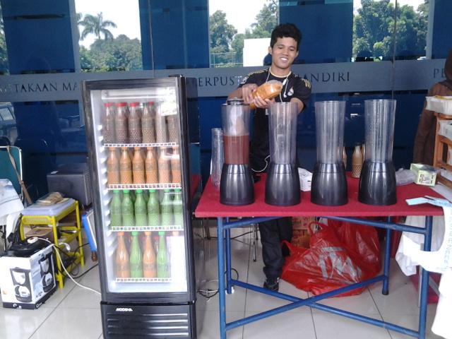 Wah, buat yg suka green tea sama thai tea, buruan dtg ke <a href="/BazaarIF2015/">INSEAZAR</a>! Yuk buru, ini hari terakhir loh! #IF2015