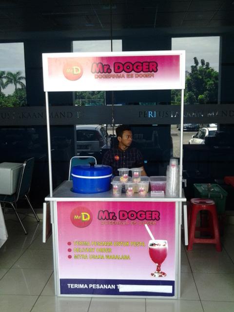 Panas2 gini, biar seger ya minum esdoger lah! Mr. Doger slh satu finalis UKM lagi di <a href="/BazaarIF2015/">INSEAZAR</a> nih! Yukk dtg