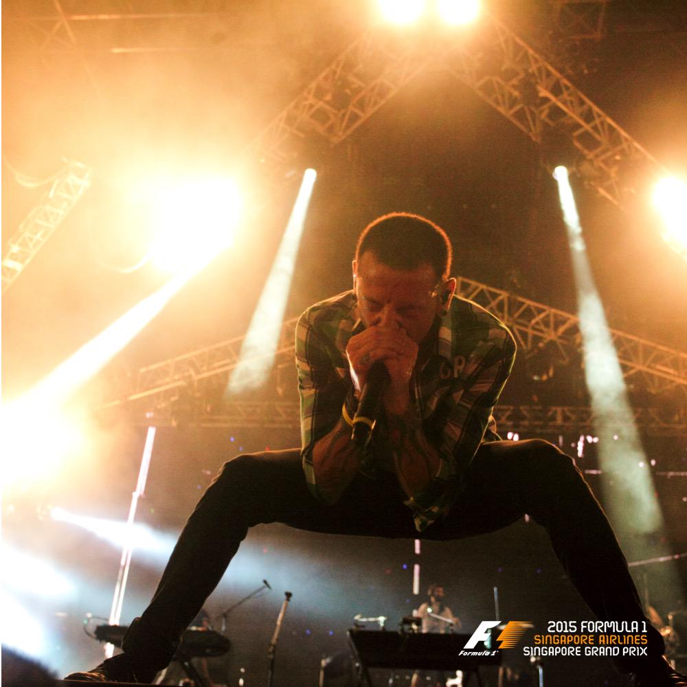 Happy birthday Chester Bennington! to the awesome 2011 Linkin Park concert at the 