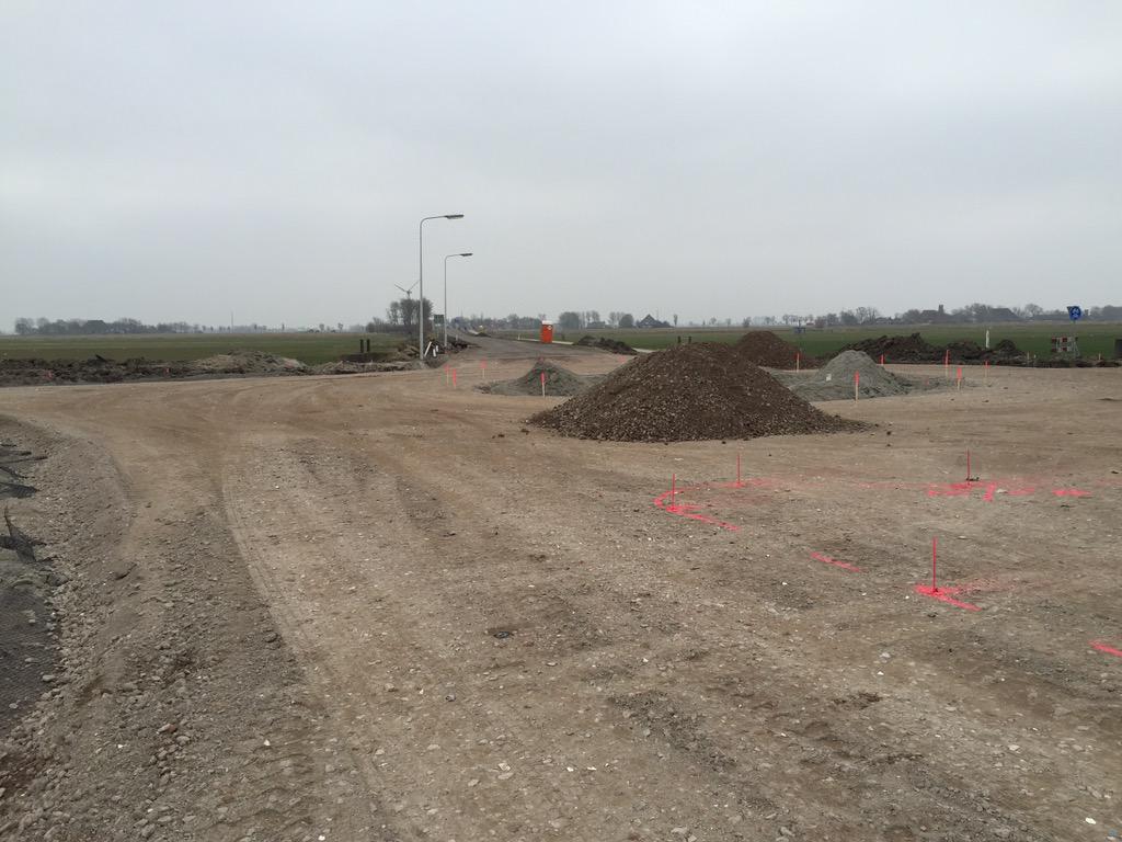@JansmaDrachten <a href="/froonackerdyk/">froonackerdyk</a> rotonde bij Bozum bijna klaar voor asfalt.