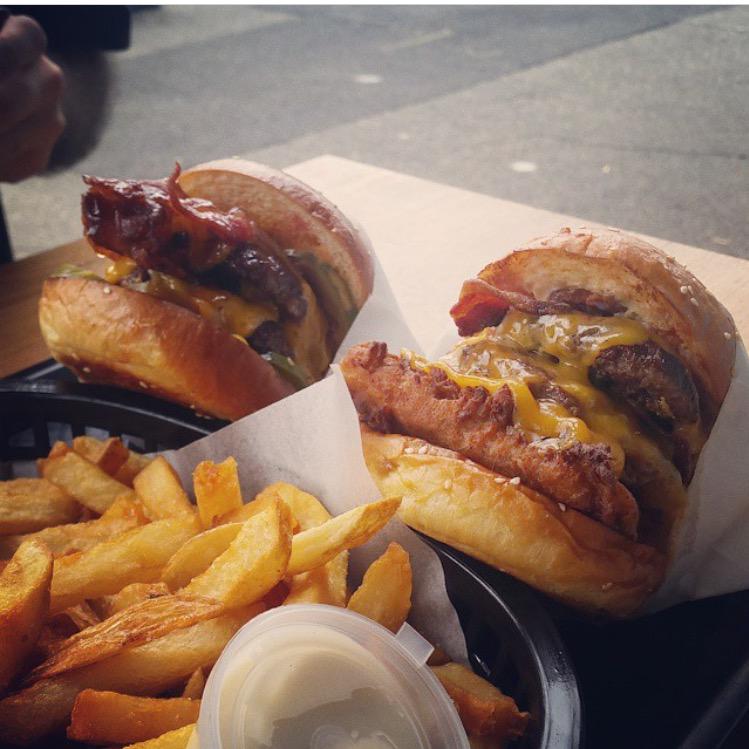 sHenaniganszszs's tweet photo. Friday night boogie! Open till 10pm #191buckleyst #essendon #beastyboy #friedchook pic by @rorsy88 http://t.co/FvYzEiF1SD