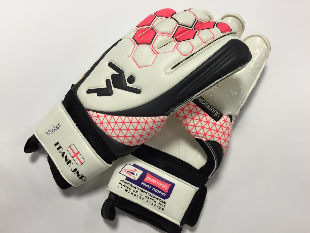 PrecisionGk's tweet photo. COMPETITION: Follow &amp; RT to win a pair of Frank Fielding gloves from the JPT Final! Closes at full-time on Sunday! http://t.co/rtIMGjWAd8