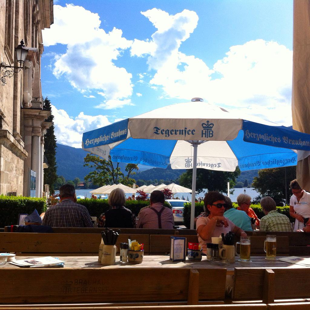 Springtime + Bavaria = Biergarten time! A personal favorite, and one of the most beautiful, is #braustuberltegernsee