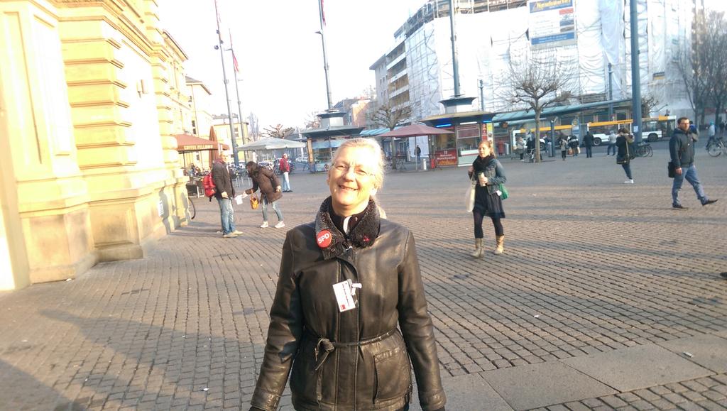 Auch Ulla <a href="/brede_hoffmann/">Ulla Brede-Hoffmann</a> ist am #EqualPayDay am Mainzer Hbf aktiv. Gleicher Lohn für gleiche Arbeit!