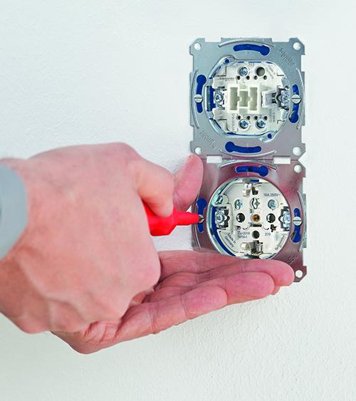 arno_schulte's tweet image. Snel #schakelmateriaal installeren? Probeer de #Quickflex #inbouwsokkel eens uit schakel-over.nl