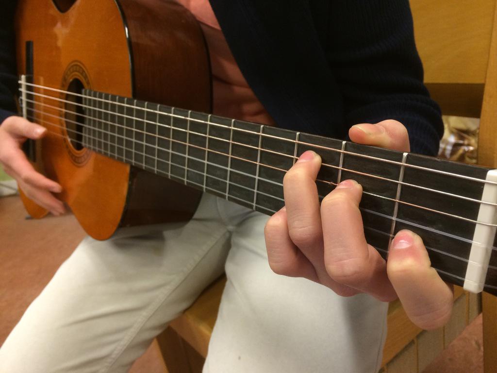 MusikStina's tweet photo. #8meds övar på att spela med passande karaktär #enskoldag #Edsbergsskolan http://t.co/XFkk2BQASJ