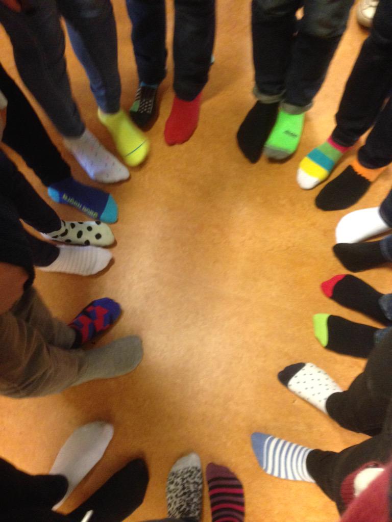 Makal01's tweet photo. #rockasockorna #Edsbergsskolan #7meds #enskoldag http://t.co/mx7BV5Zx0m