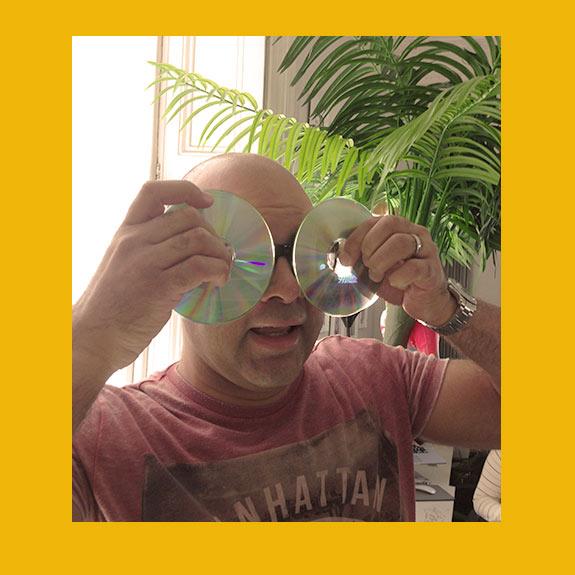 BlowCreative's tweet photo. http://t.co/On3gPAHiQd
#SolarEclipseViewing #NoPinholeNeeded http://t.co/ohsZrlBS9j