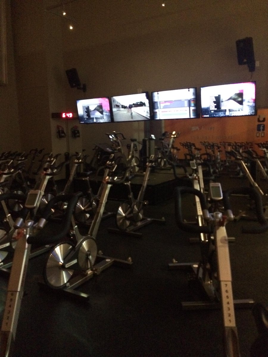 KarlyMae__'s tweet image. TGIF @cyklusvancouver #doingstuff