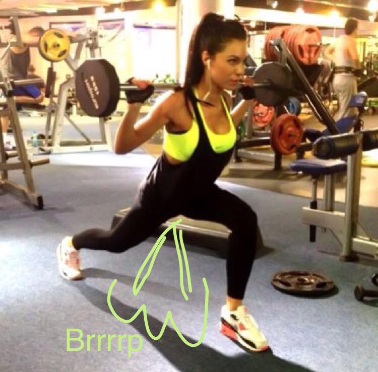 SquatFarts's tweet photo. Celeb blogger @LydiaEmillen farted doing squats. #brrrp #squatfart http://t.co/aQKZgi0Kex